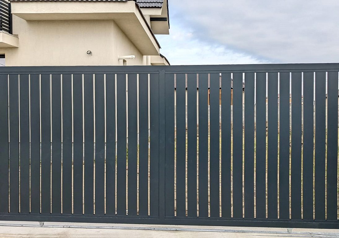 2-ov-Poarta-culisanta-aluminiu-vertical